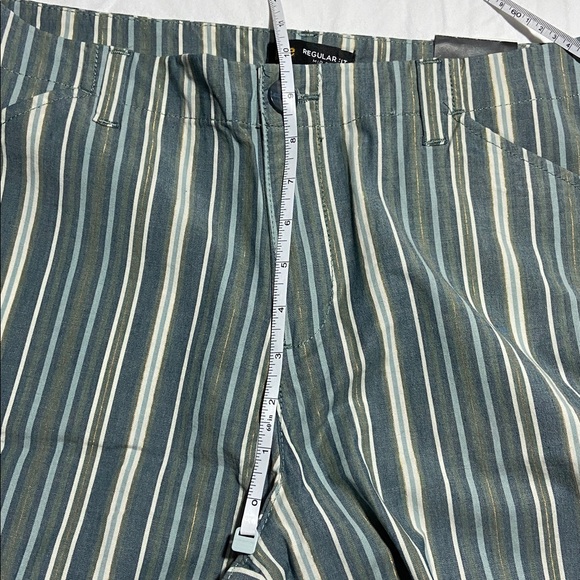Lee Blue and White Striped Bermuda Shorts NWT - Picture 8 of 9